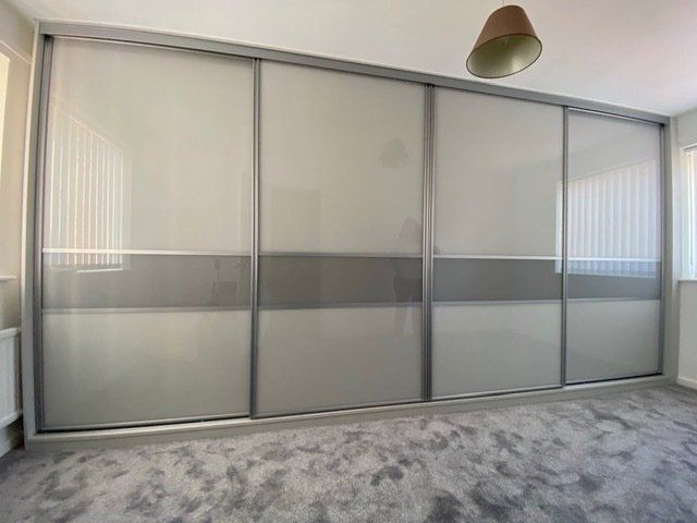 Fitted wardrobes deals sliding doors